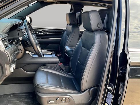 Used 2021 GMC Yukon Denali w/ Denali Ultimate Package AWD/4WD image 8