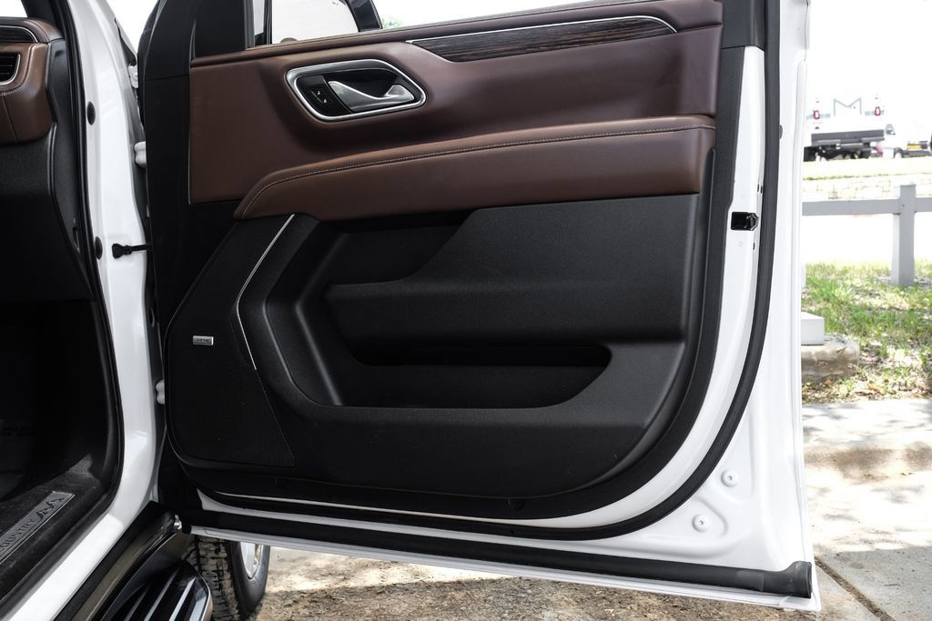 Used 2021 Chevrolet Suburban High Country RWD image 53