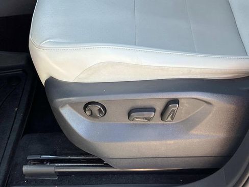 Used 2020 Volkswagen Tiguan SE w/ Panoramic Sunroof Package FWD image 19