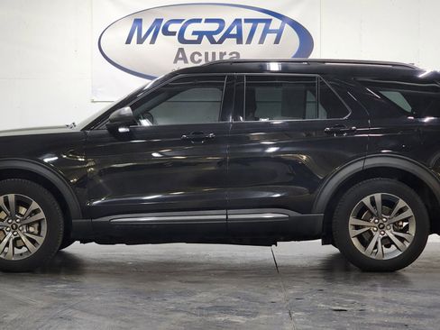 Used 2021 Ford Explorer XLT w/ XLT Sport Appearance Package AWD/4WD image 10