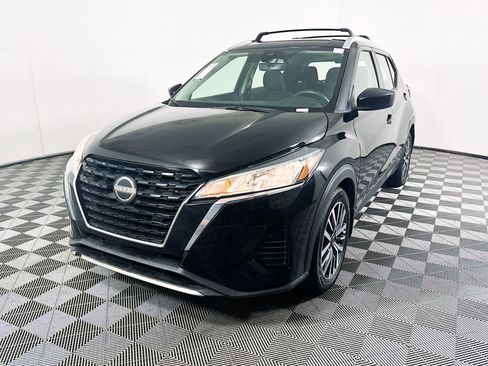 Used 2022 Nissan Kicks SV w/ Interior Electronics Package FWD image 7
