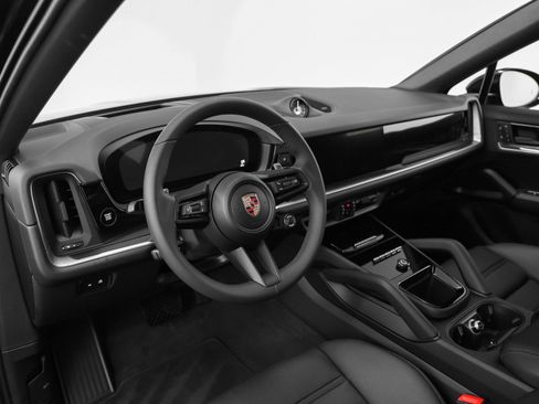 Certified 2026 Porsche Cayenne Coupe AWD/4WD image 4