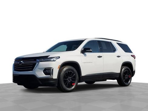 Certified 2023 Chevrolet Traverse LT FWD image 1
