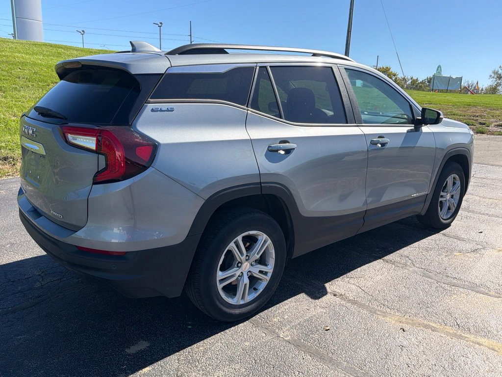 Used 2023 GMC Terrain SLE w/ Driver Convenience Package AWD/4WD image 5
