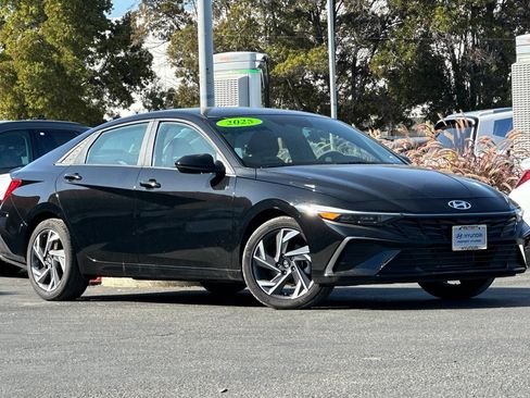 Certified 2025 Hyundai Elantra Sport FWD image 1
