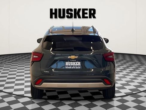 Used 2025 Chevrolet Trax LT FWD image 8