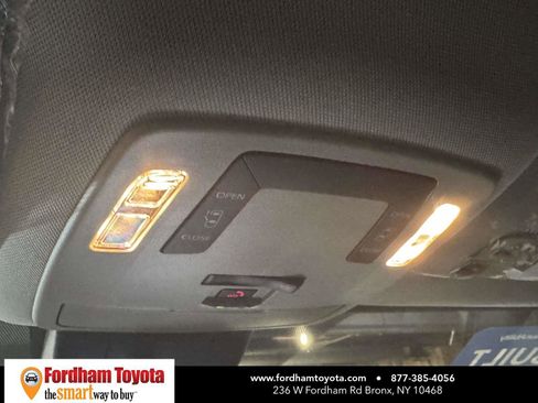 Used 2025 Toyota Sienna LE image 29