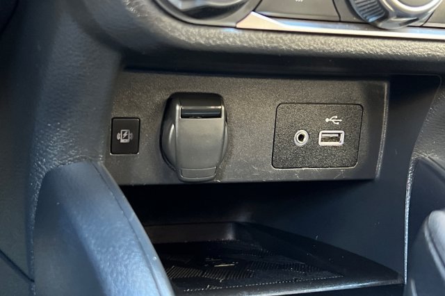 Used 2025 Nissan Versa SV FWD image 35