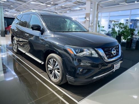 Used 2018 Nissan Pathfinder SL FWD image 1