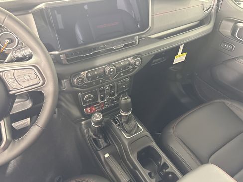 New 2026 Jeep Wrangler Unlimited Rubicon w/ Technology Group image 22