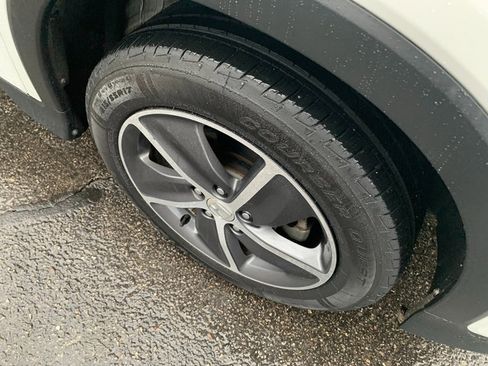 Used 2022 Honda HR-V EX image 9