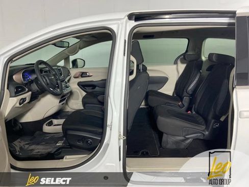 Used 2023 Chrysler Voyager LX FWD image 18
