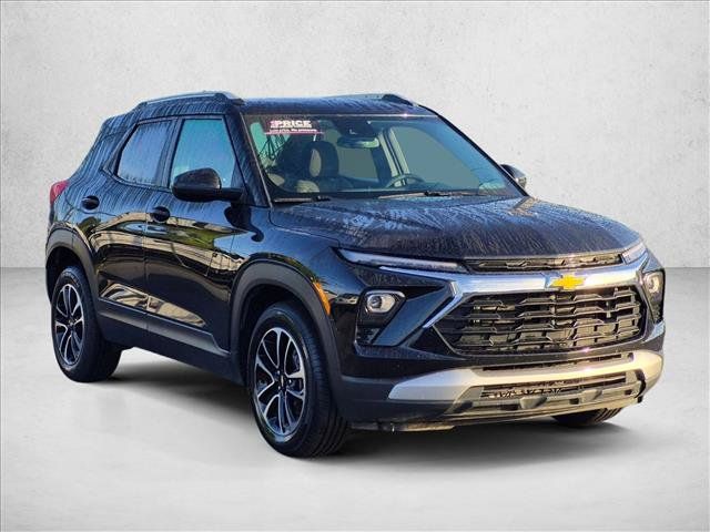 Used 2025 Chevrolet TrailBlazer LT FWD image 3