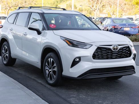 New 2026 Toyota Highlander XLE AWD/4WD image 3