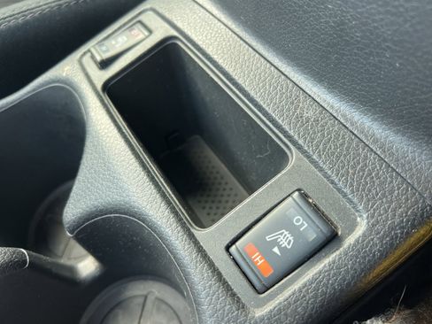 Used 2018 Nissan Rogue SV FWD image 16
