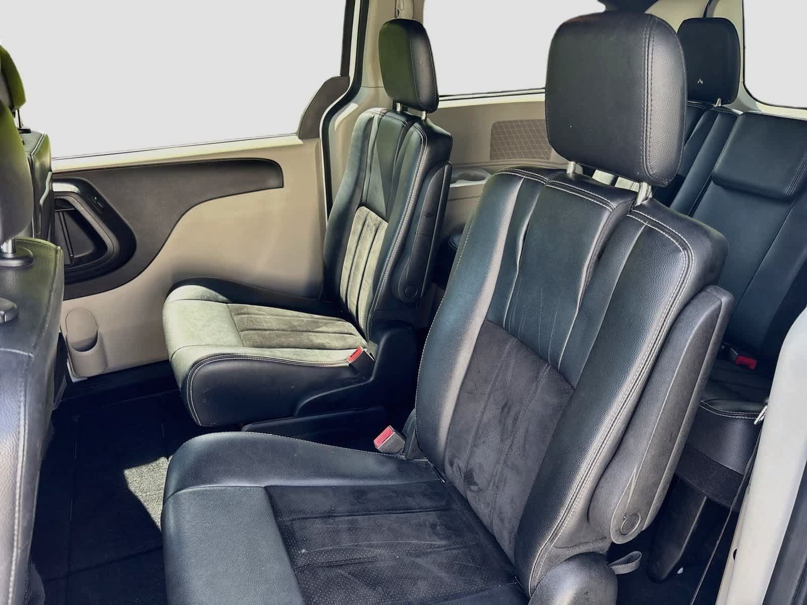 Used 2018 Dodge Grand Caravan SXT FWD image 24