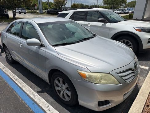 Used 2011 Toyota Camry LE w/ LE Extra-Value Pkg FWD image 3