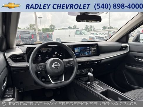 Used 2025 Nissan Kicks SV AWD/4WD image 13