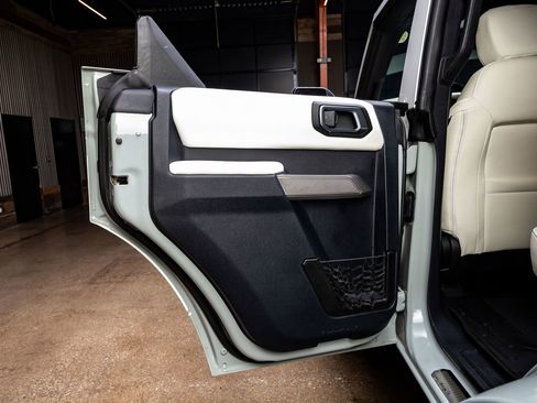 Used 2022 Ford Bronco Wildtrak image 38