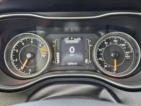 Used 2019 Jeep Cherokee Latitude Plus image 11