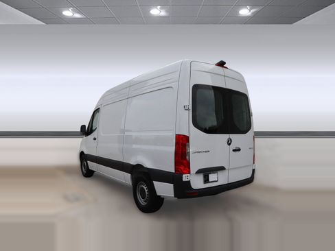 Used 2025 Mercedes-Benz Sprinter 2500 image 3