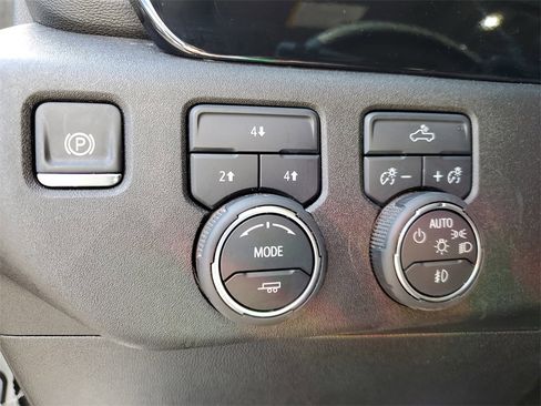 Used 2025 Chevrolet Silverado 2500 LT w/ Convenience Package image 26