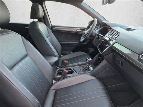 Used 2023 Volkswagen Tiguan SE R-Line FWD image 21