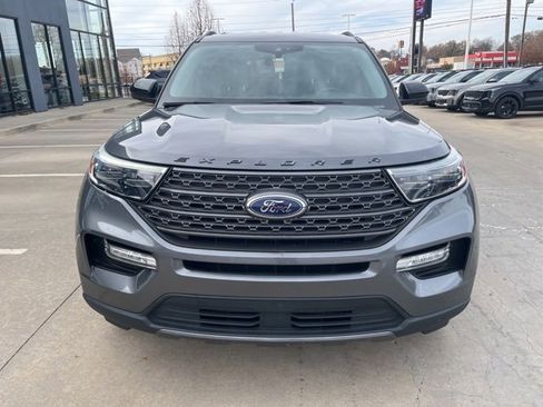 Used 2022 Ford Explorer XLT w/ Equipment Group 202A image 3