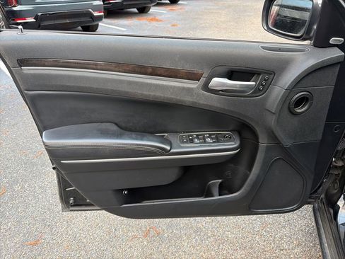 Used 2020 Chrysler 300 Limited image 20
