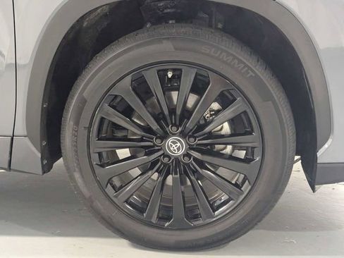 Used 2025 Toyota Highlander XSE image 32