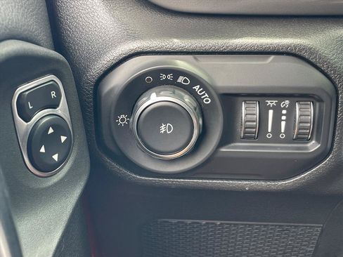 Used 2021 Jeep Wrangler Unlimited Sahara AWD/4WD image 19