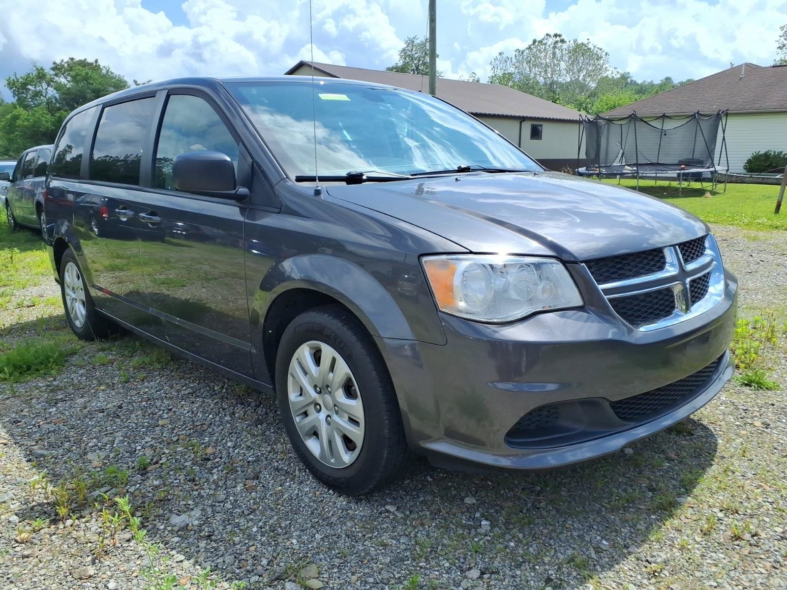 Used 2018 Dodge Grand Caravan SE w/ UConnect Hands-Free Group FWD image 1