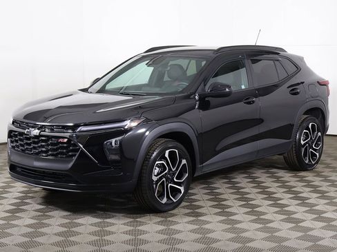 Used 2025 Chevrolet Trax RS w/ Driver Confidence Package image 9