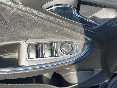 Used 2017 Chevrolet Malibu LT FWD image 9