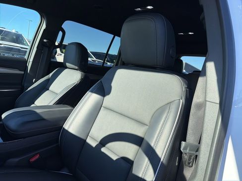 Used 2025 Buick Enclave Preferred image 17