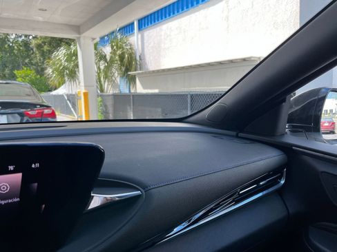 Used 2025 Buick Envista Sport Touring image 35