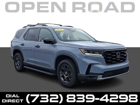 Used 2025 Honda Pilot TrailSport image 1