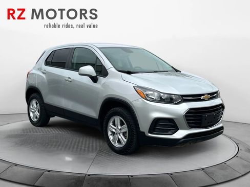 Used 2022 Chevrolet Trax LS w/ Tint and Cruise Package image 7