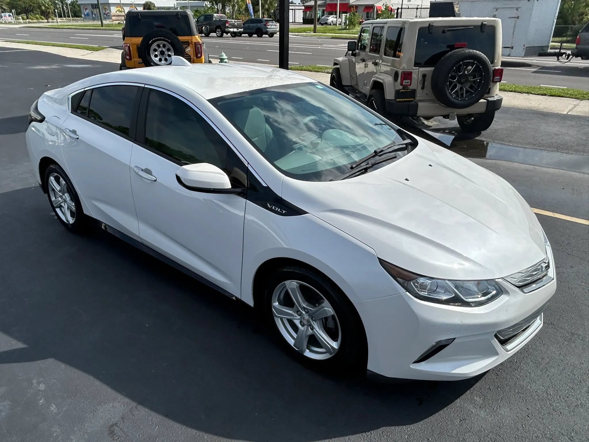 Used 2018 Chevrolet Volt LT w/ Comfort Package FWD image 11