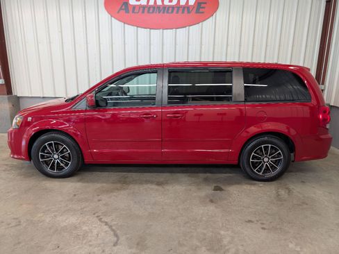 Used 2016 Dodge Grand Caravan SXT FWD image 13