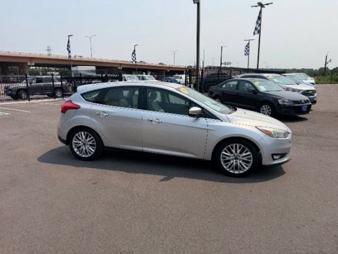 Used 2016 Ford Focus Titanium FWD image 14