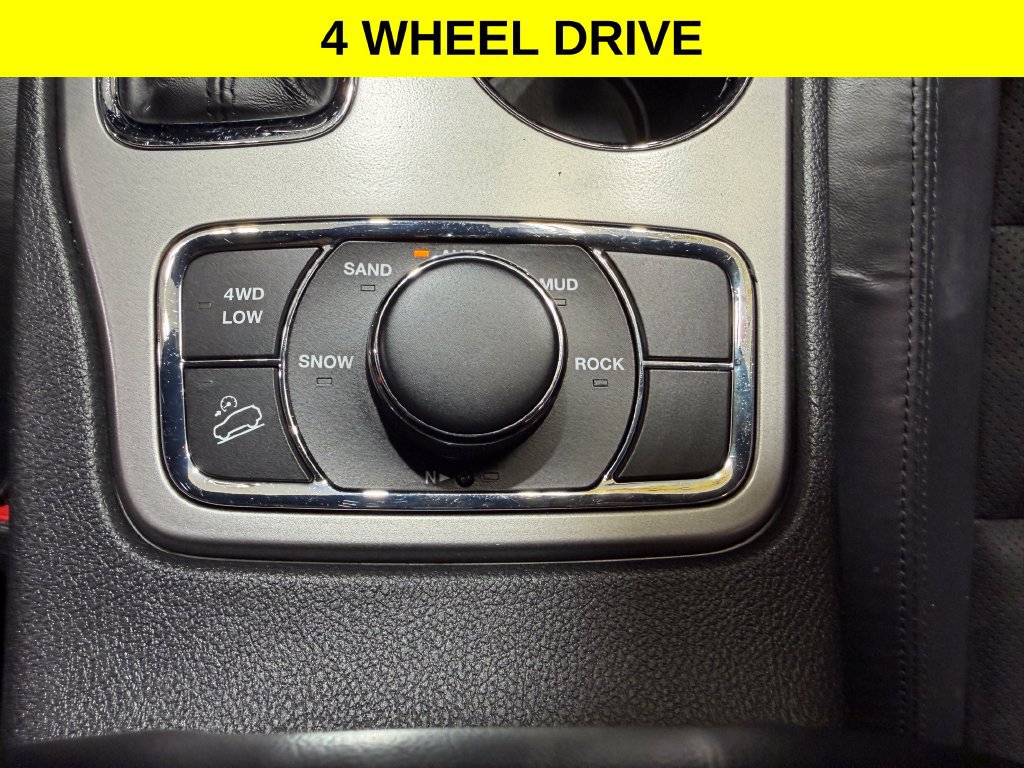 Used 2020 Jeep Grand Cherokee Laredo w/ Quick Order Package 2BN North AWD/4WD image 2