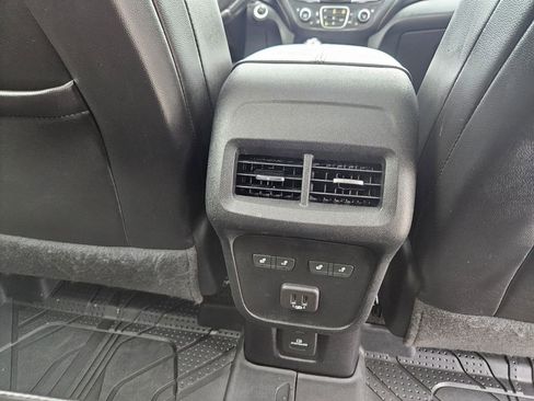 Used 2020 Chevrolet Equinox Premier image 32