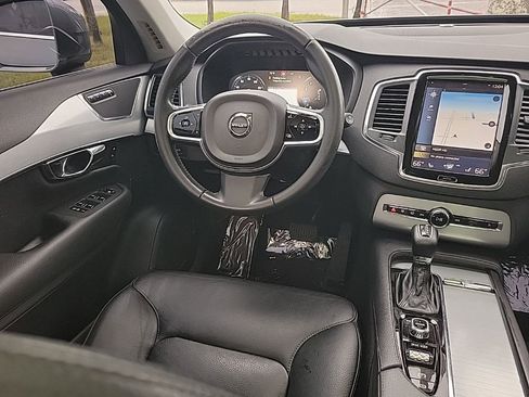 Used 2016 Volvo XC90 T6 Momentum w/ Vision Package image 10