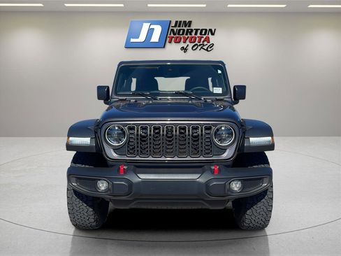 Used 2024 Jeep Wrangler Unlimited Rubicon w/ Technology Group image 2