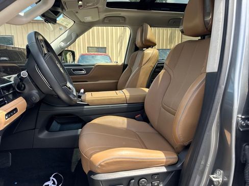 Used 2025 INFINITI QX80 Sensory AWD/4WD image 6