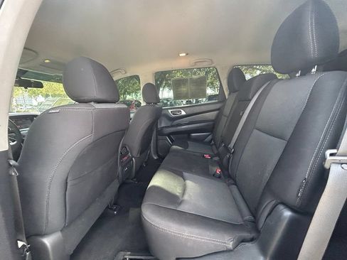Used 2020 Nissan Pathfinder S FWD image 37