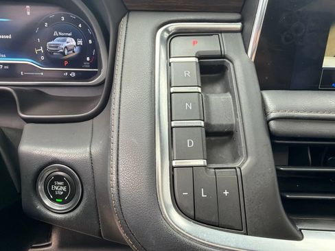 Used 2023 Chevrolet Suburban High Country w/ Premium Package 2 AWD/4WD image 32