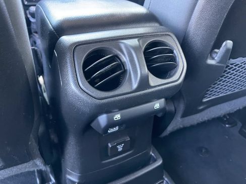 Used 2024 Jeep Wrangler Unlimited Rubicon 4xe AWD/4WD image 15