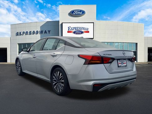 Used 2024 Nissan Altima 2.5 SV image 8